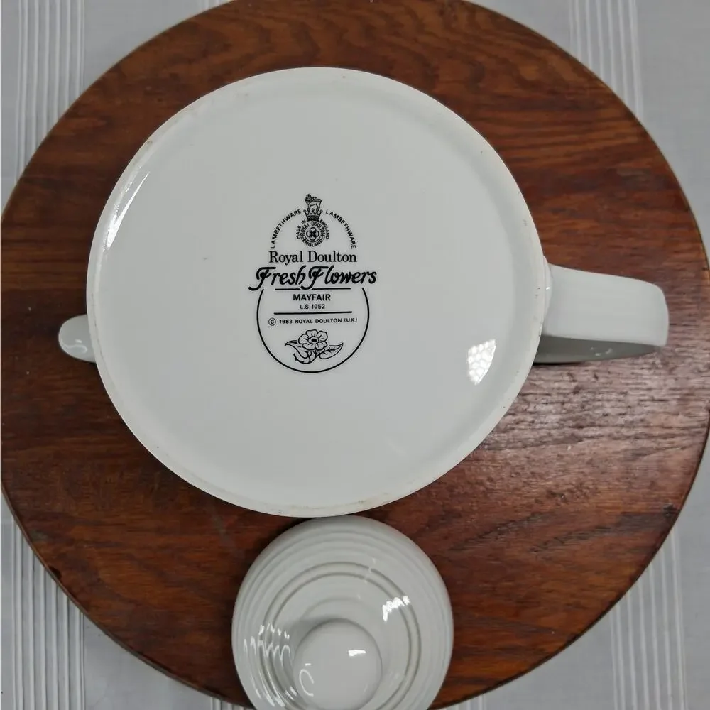Royal Doulton Mayfair Lambethware Fresh Flowers LS1052 Teapot with Lid 1983‎
